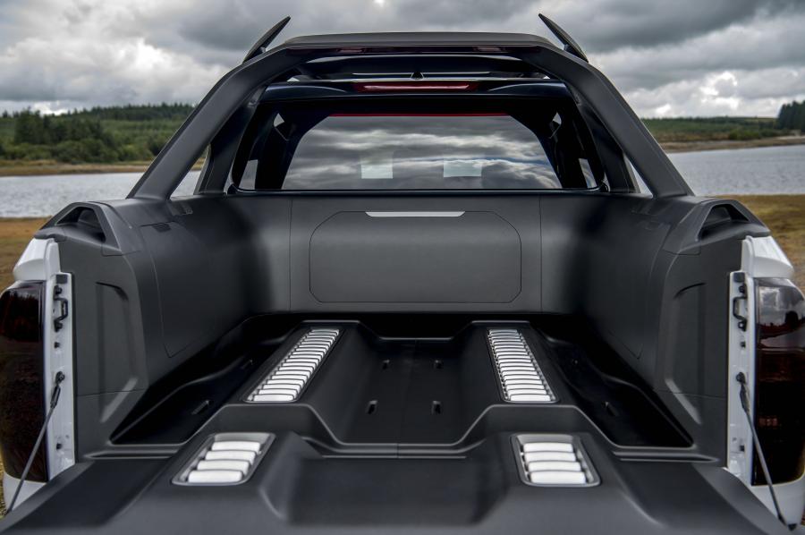 Багажник Nissan Navara Dark Sky Concept (D23) 2018 года  (фото 17 из 38)
